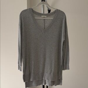 ILLA ILLA Gray V-Neck Waffle Sweater